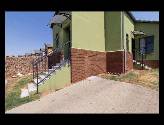 2 BEDROOM FREESTANDING FOR SALE IN SOUTH HILLS